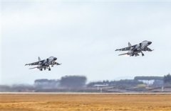 空军某旅组织飞行训练