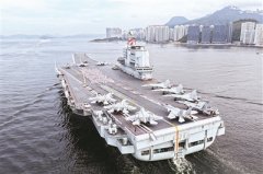 海军山东舰航母编队抵达香港